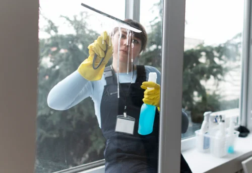 Nettoyage de vitres intérieures et extérieures à Creully sur Seulles